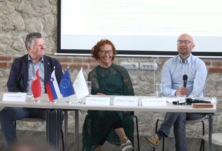Okrogla miza Notranjsko primorske novice 16 Foto Ljubo Vukelič